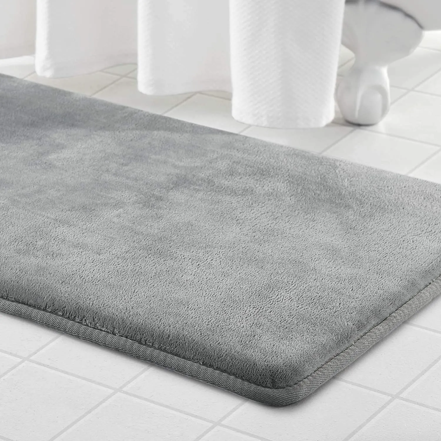 Genteele Memory Foam Bath Mat Non Slip Absorbent Super Cozy Velvet Bathroom Rug Carpet (22 inches X 36 inches, White)