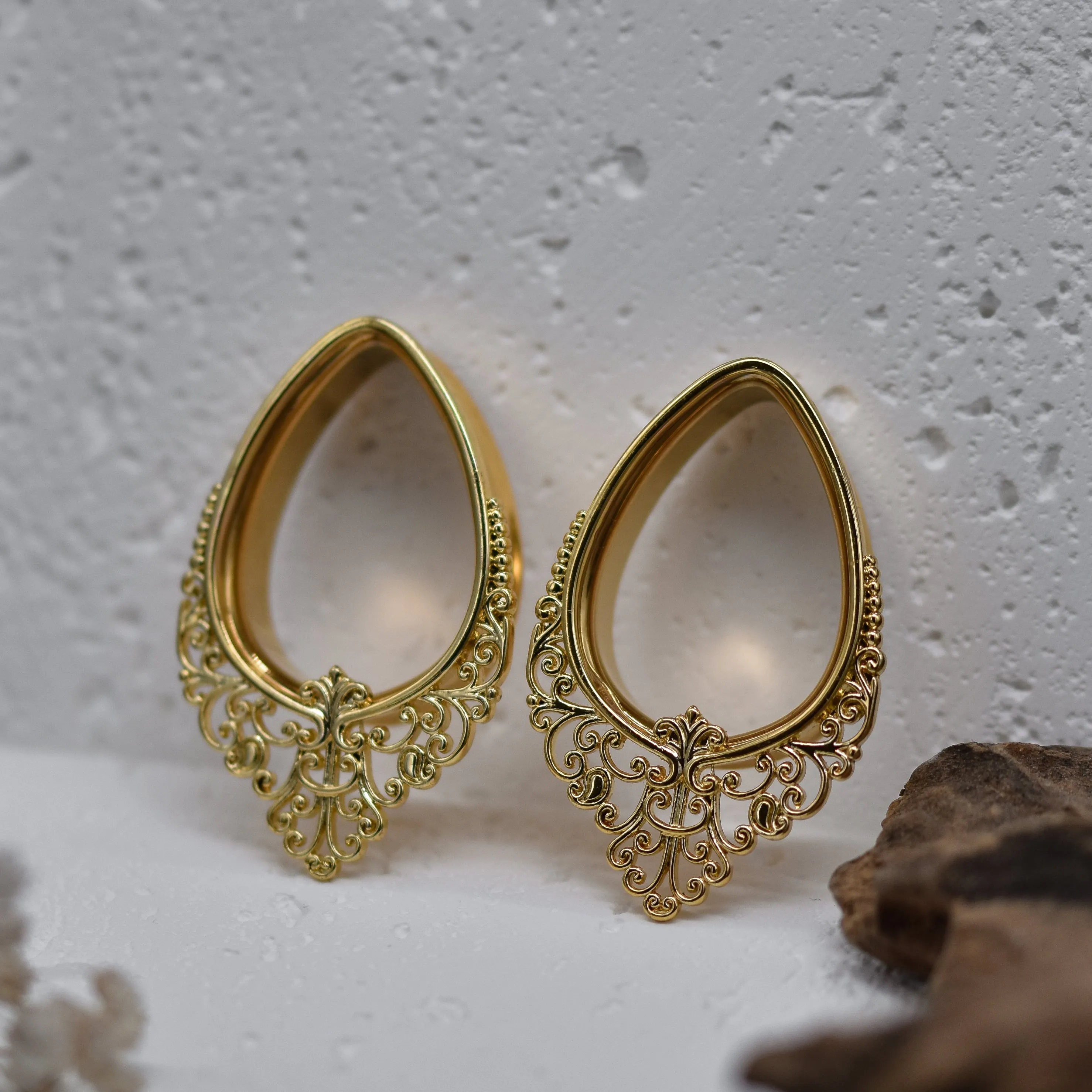 Golden Ornament Teardrop Tunnels