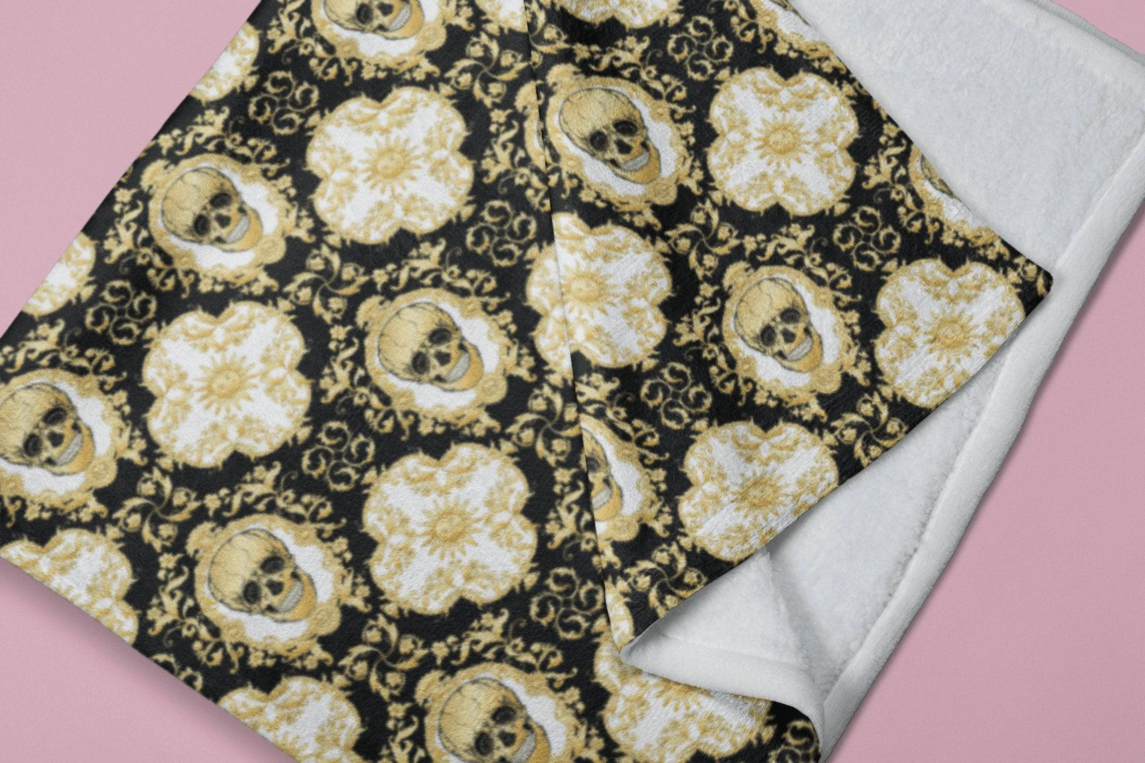 Modern Victorian Gold Baroque Skull Design Soft Fluffy Velvet Flannel Fleece Throw Blanket