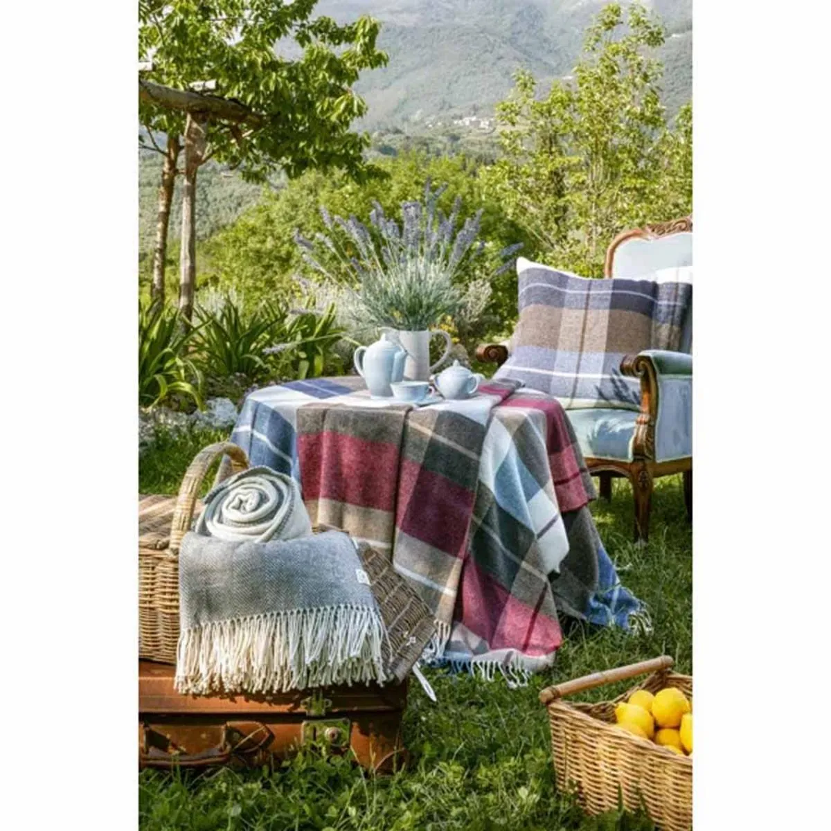 Poyet Motte Matteo Woven Throw Blanket